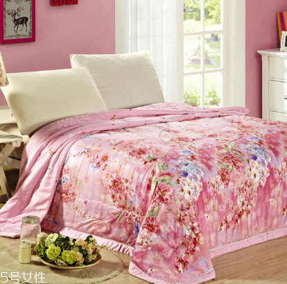 空调被暖和还是普通被暖和,空调被是什么材质的 空调被暖和还是普通被暖和,空调被是什么材质的