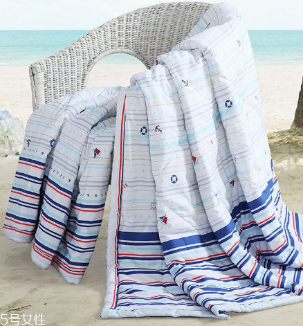 新买的空调被可以直接盖吗,为什么空调盖会自己开了