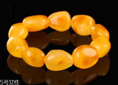 蜜蜡手串能不能沾水,蜜蜡手串可以用水清洗吗 蜜蜡手串能不能沾水,蜜蜡手串可以用水清洗吗