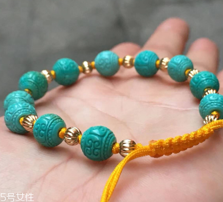 绿松石怎样鉴别真假,绿松石辨别真假最常见的方法