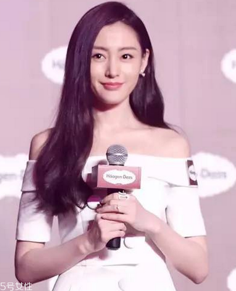 一字领适合什么发型,适合一字肩礼服的发型