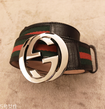 能把行李箱带上飞机吗,飞机能带行李箱和背包上去吗