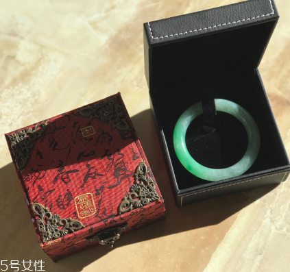 手镯的颜色,手镯颜色分类名称