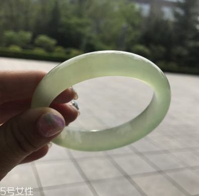 长期佩戴玉手镯有什么好处,戴玉手镯有什么好处 长期佩戴玉手镯有什么好处,戴玉手镯有什么好处