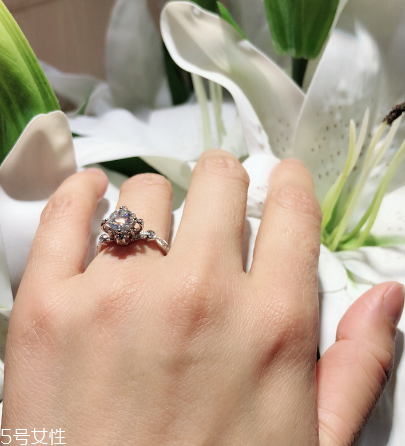 戴着钻石戒指可以洗手吗,洗手能带钻戒吗