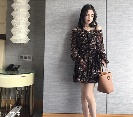 一字肩的连衣裙怎么改成其它款式,一字肩的连衣裙穿什么的内衣好 一字肩的连衣裙怎么改成其它款式,一字肩的连衣裙穿什么的内衣好