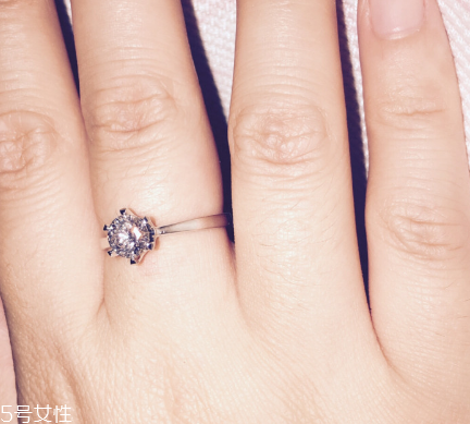 钻戒是不是不保值,什么样的钻戒比较保值