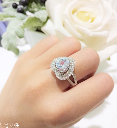 钻戒一般买多少钱的合适,买钻戒一般买多大的 钻戒一般买多少钱的合适,买钻戒一般买多大的