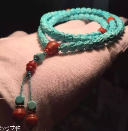 绿松石手串好不好,请问绿松石手串能起什么作用 绿松石手串好不好,请问绿松石手串能起什么作用