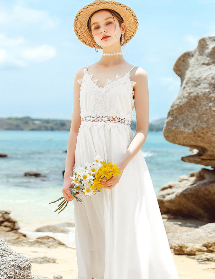 吊带小白裙,吊带小白裙配什么上衣图片