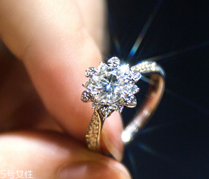 钻戒变色怎么清洗,钻戒脏了怎么洗 钻戒变色怎么清洗,钻戒脏了怎么洗