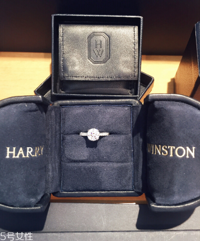 钻戒怎么换戒托,钻石换戒托