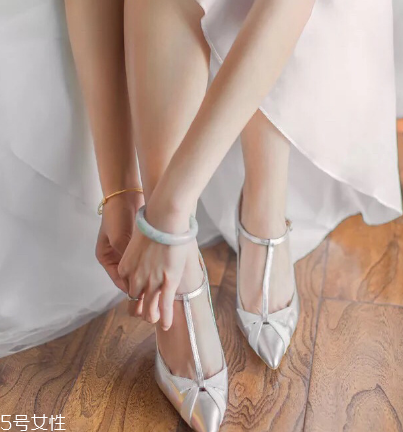 婚鞋为什么不能穿回娘家,婚鞋为什么不能穿回娘家指的是出门穿的吗? 婚鞋为什么不能穿回娘家,婚鞋为什么不能穿回娘家指的是出门穿的吗?