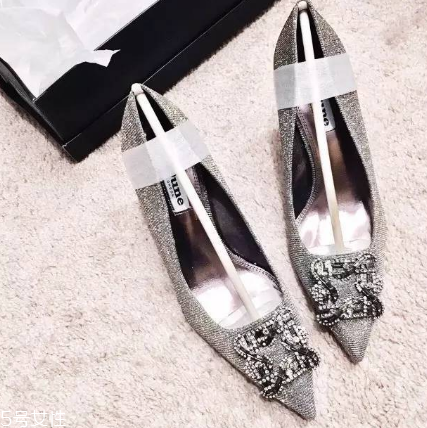 婚鞋穿黑色的可以吗,结婚穿黑色鞋子好不好