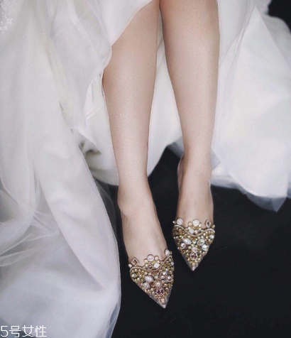 婚鞋能送人吗,结婚的婚鞋可以送人吗