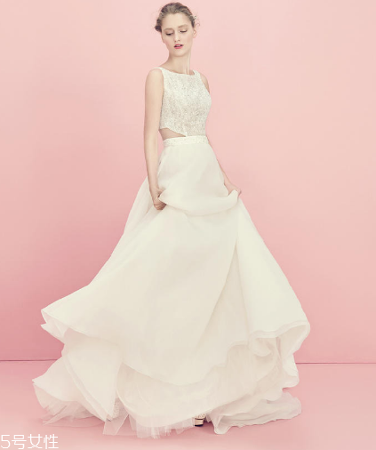 婚纱上的红酒怎么洗掉,婚纱如何清洗