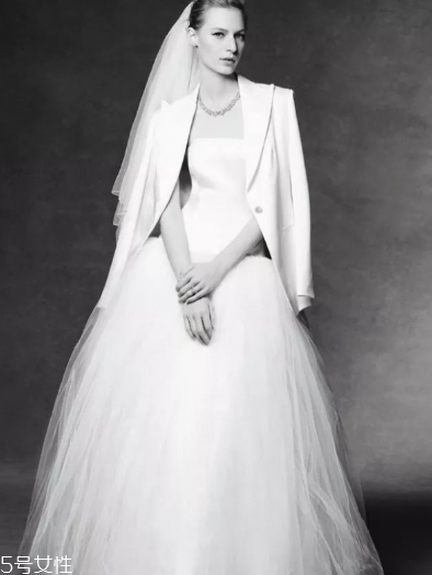 婚纱颜色代表什么,婚纱颜色代表什么意思