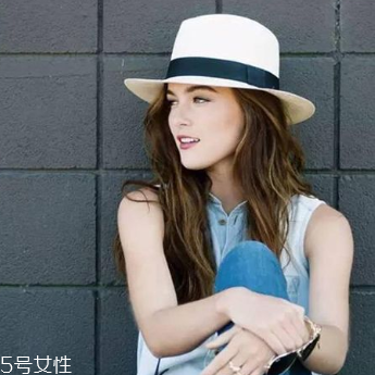 圆脸适合哪款帽子,圆形脸适合什么样的帽子