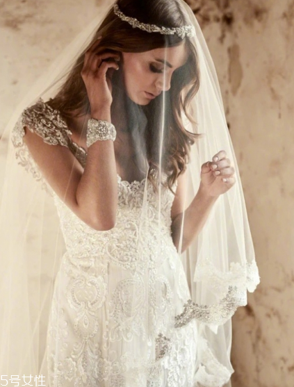 买婚纱大概多少钱,买婚纱多少钱一套