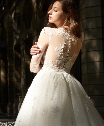 婚纱染色怎么洗掉,婚纱染了红色怎么清洗