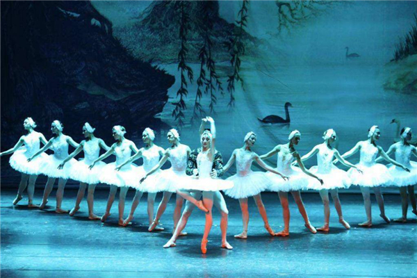 芭蕾舞压脚背压多长时间(芭蕾舞怎么压脚背)