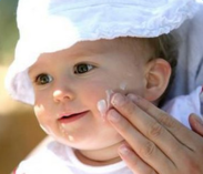 婴儿涂防晒霜怎么卸妆,宝宝防晒霜怎么洗干净