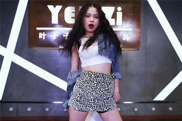 爵士舞力量怎么练习(爵士舞力量训练的正确方法)