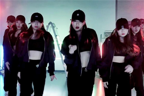 爵士舞瘦腿动作(爵士舞瘦腿吗)