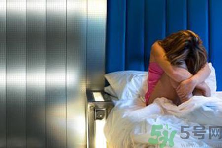 来月经痛经还吐了是怎么回事,月经疼痛呕吐怎么回事