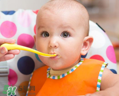 婴儿辅食能加油吗,宝宝添加辅食要加油吗