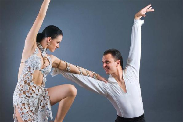 拉丁舞的好处(拉丁舞的好处及作用)