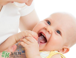 宝宝喝水和喝奶的奶瓶需要分开吗,奶瓶跟喝水的要分开吗?