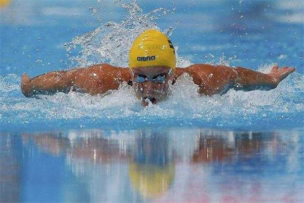 蝶泳训练方法(蝶泳训练方法自学)