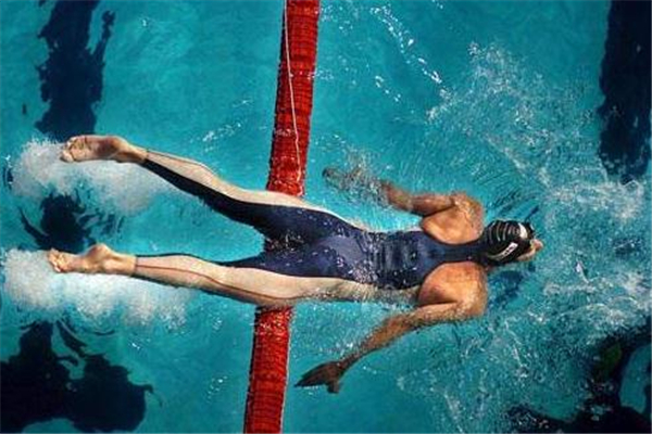 自由泳怎么练(自由泳怎么练呼吸)