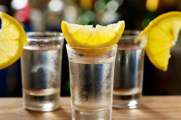 幼儿喝水注意事项,拔智齿喝水注意事项