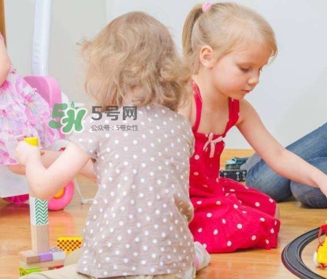 小孩子在幼儿园被咬伤怎么处理,孩子在幼儿园被咬伤啦 家长应该怎么做呀