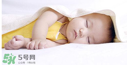 宝宝睡觉要穿袜子吗冬天,宝宝晚上睡觉需要穿袜子吗