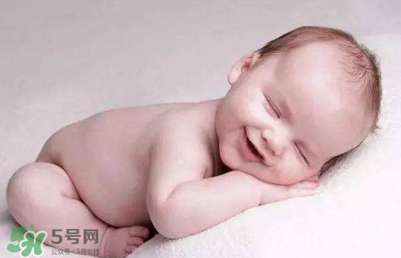 孩子为什么喜欢趴着睡觉的原因,两岁孩子为什么喜欢趴着睡觉