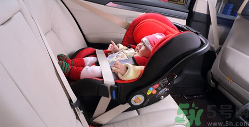 安全座椅放在副驾驶可以吗,安全座椅可以放副驾驶座后面吗
