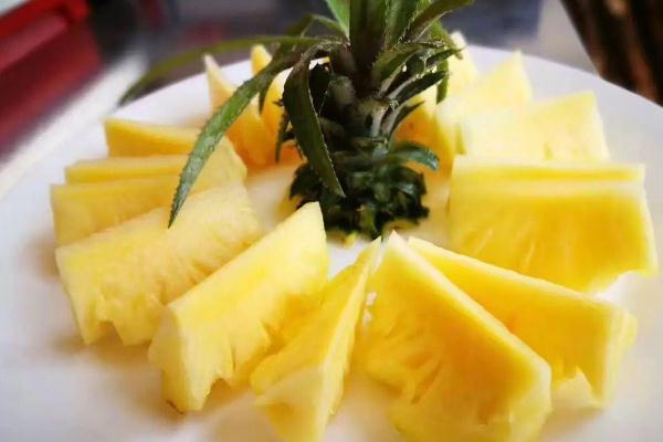 菠萝能降血糖吗?,菠萝能降血糖吗糖尿病人能吃什么水果列个表我看看