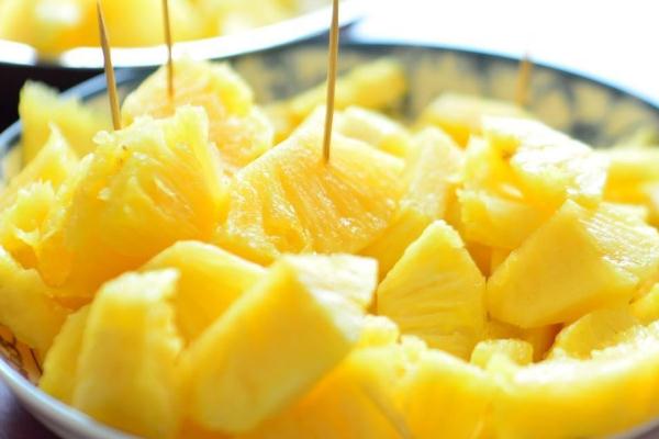 凤梨怎么看熟没熟,凤梨怎么看熟没熟图片