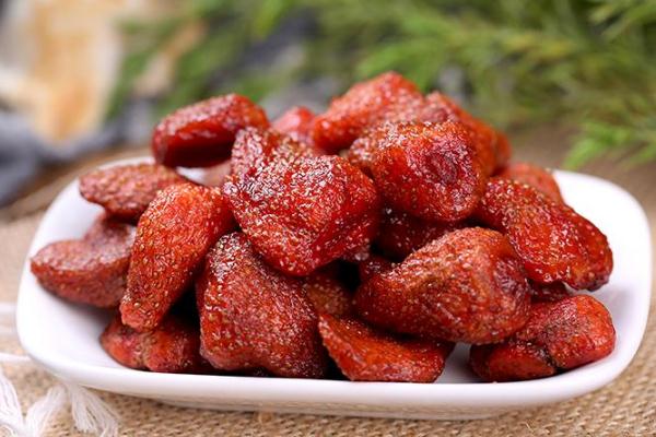 草莓干吃多了会上火吗,吃草莓干有什么危害