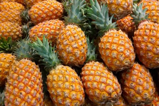 菠萝可以和香蕉一起吃吗?,香蕉和菠萝能同时放在一起吃吗