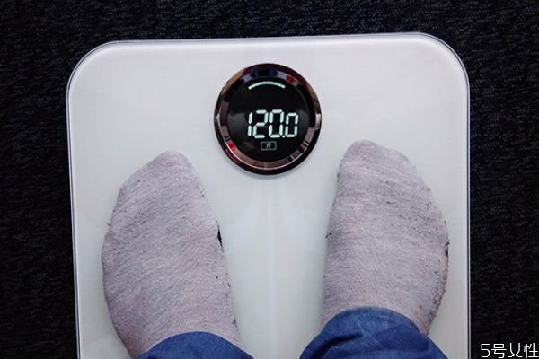 冬天为什么体重那么重,冬天的体重是不是偏重