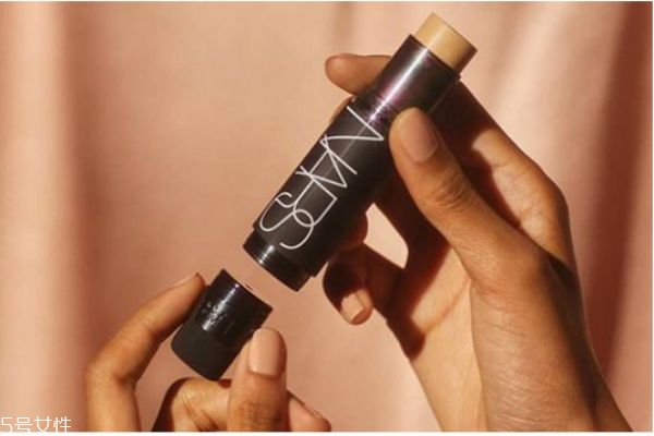 粉底棒和遮瑕棒的区别,遮瑕棒和粉底液一样吗