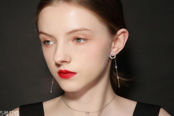 冬天适合打耳洞吗?,怎样打耳洞