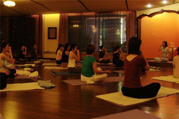 高温瑜伽的好处(高温瑜伽的好处和功效) 高温瑜伽的好处(高温瑜伽的好处和功效)