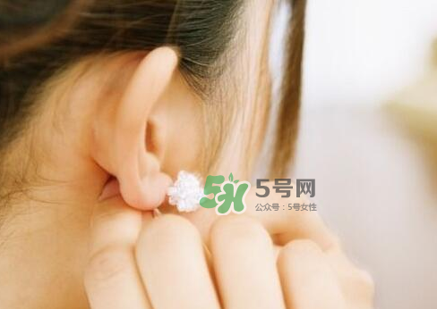 8月份可以打耳洞吗?,打了耳洞8个月可以不带了吗