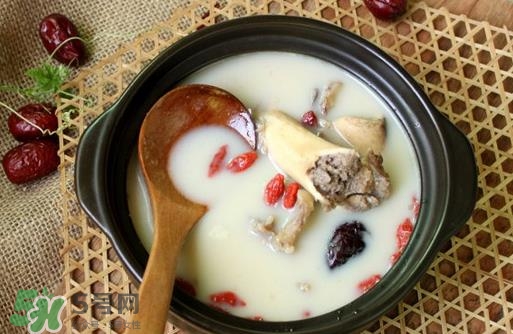 茯苓配什么煲汤最好 茯苓配什么煲汤最好