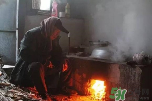 厨房雾气太大怎么办,厨房做饭有雾气怎么办